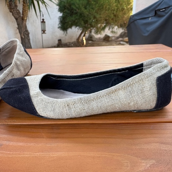 Toms Burlap and Canvas Ballet Flats, Black and Tan Size 8.5 - Picture 3 of 9